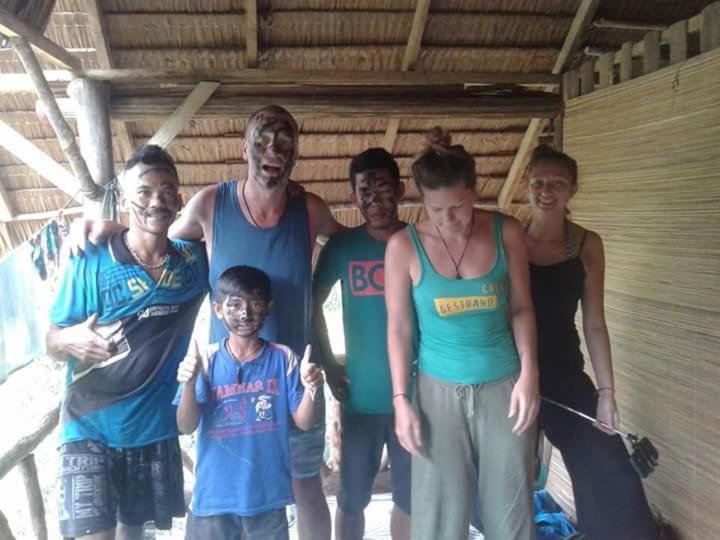Orangutantreksumatra & Lovely Jungle Lodge Only Book If You Are Treking With Us Bukit Lawang Exterior photo